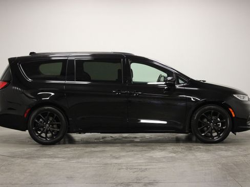 Used 2026 Chrysler Pacifica Limited w/ S Appearance Package FWD image 9