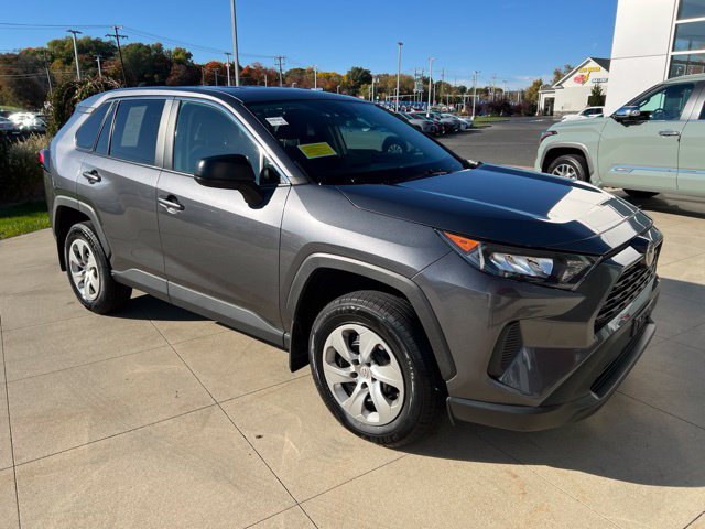 Used 2022 Toyota RAV4 LE AWD/4WD image 2