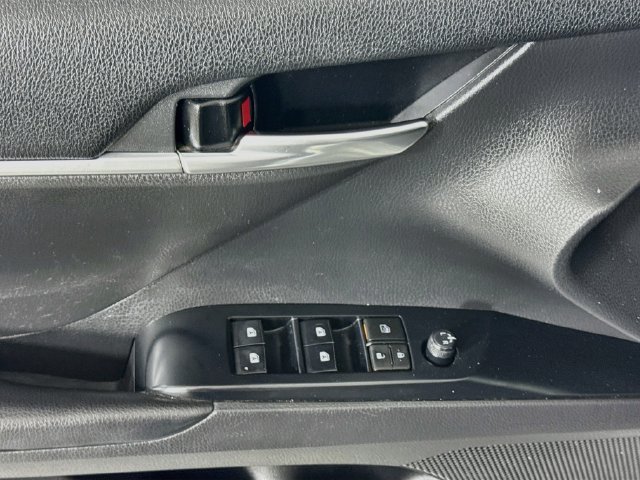 Used 2020 Toyota Camry SE w/ Carpet Mat Package FWD image 17