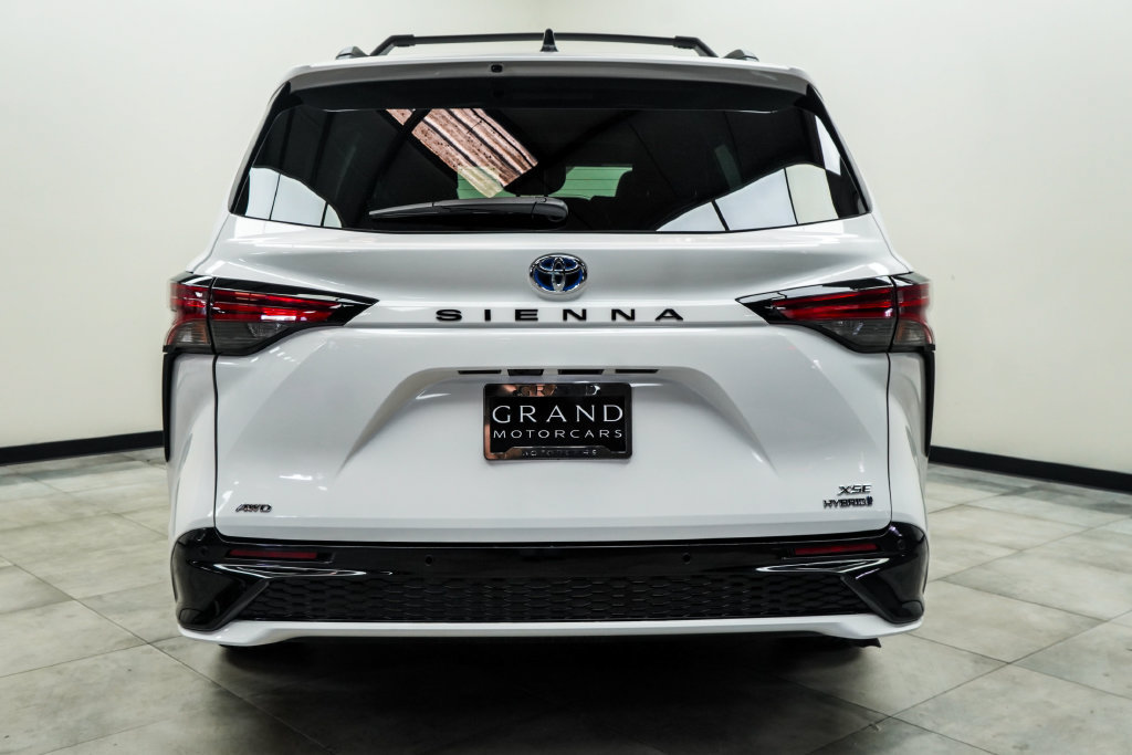 Used 2024 Toyota Sienna XSE w/ XSE Plus Package AWD/4WD image 9