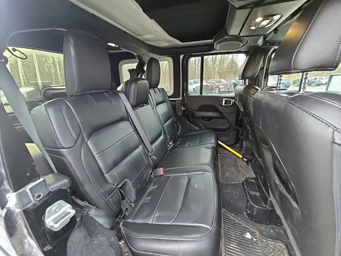 Used 2020 Jeep Wrangler Unlimited Sahara image 17