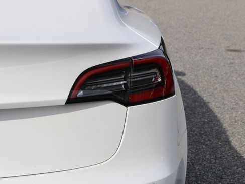 Used 2019 Tesla Model 3 image 7