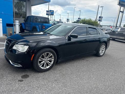 Used 2018 Chrysler 300 Touring w/ Driver Convenience Group RWD image 1