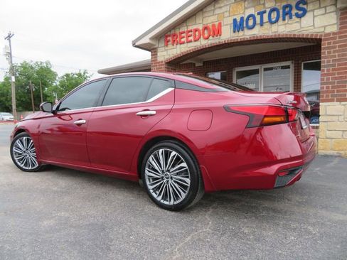 Used 2024 Nissan Altima 2.5 SL FWD image 7