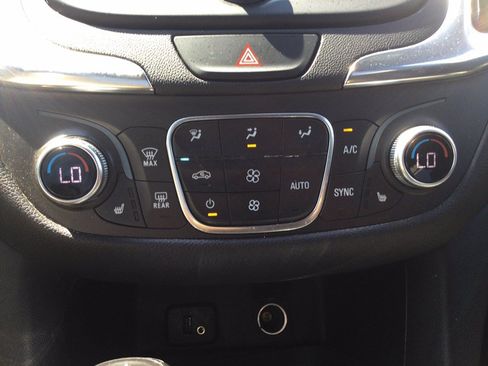 Used 2018 Chevrolet Equinox LT AWD/4WD image 34