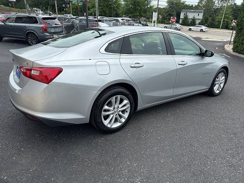 Used 2018 Chevrolet Malibu LT FWD image 4
