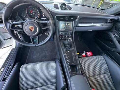 Certified 2016 Porsche 911 R RWD image 6