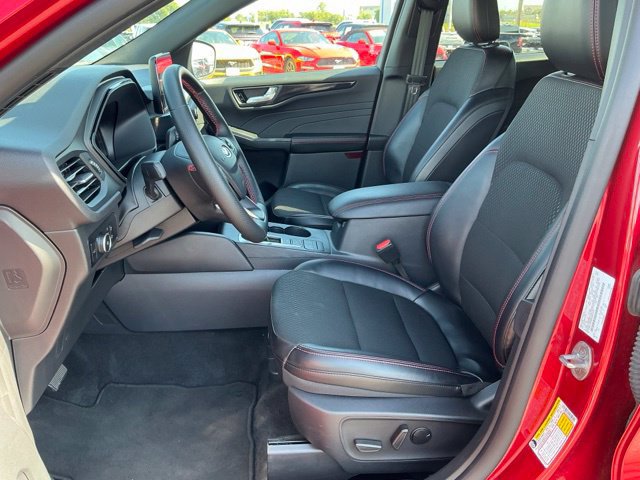 Used 2025 Ford Escape ST-Line Select AWD/4WD image 18