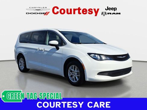 Used 2023 Chrysler Voyager LX FWD image 1