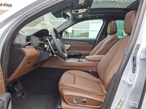 New 2025 Maserati Grecale GT image 9