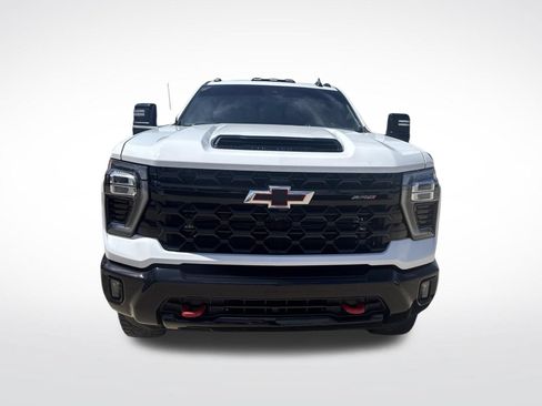 Used 2024 Chevrolet Silverado 2500 ZR2 w/ Technology Package AWD/4WD image 2