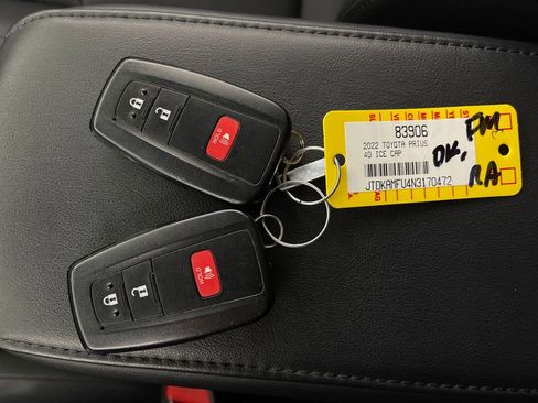 Certified 2022 Toyota Prius FWD image 24