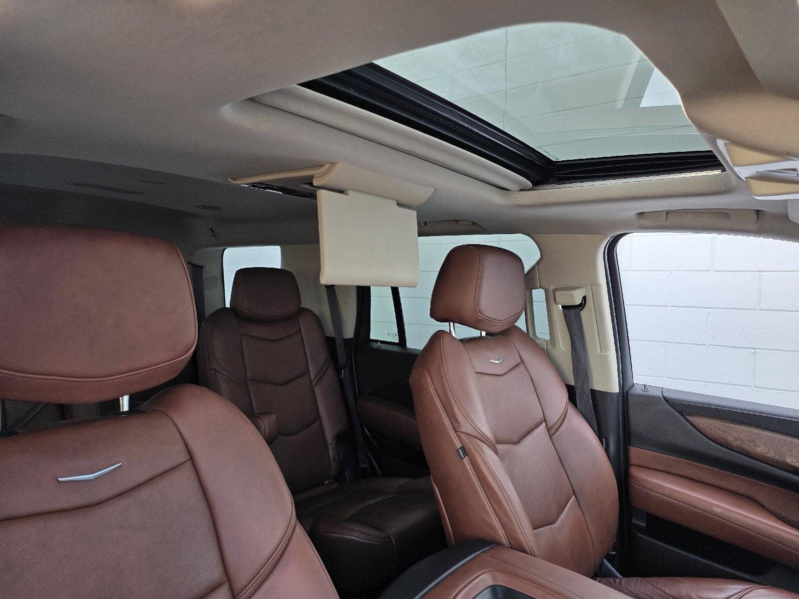 Used 2019 Cadillac Escalade Premium Luxury w/ LPO, Radiant Package AWD/4WD image 31
