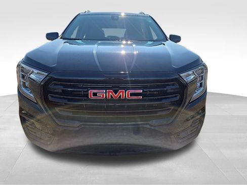 Certified 2024 GMC Terrain SLE w/ Driver Convenience Package FWD image 8
