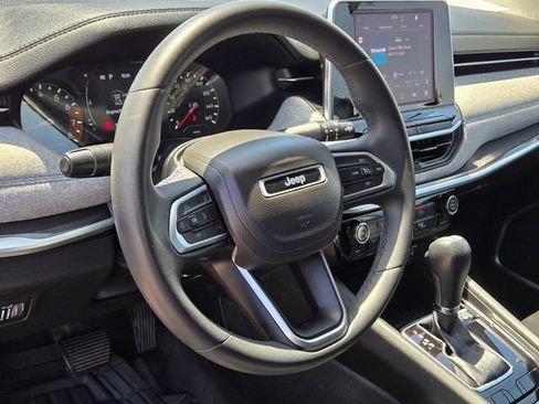 Used 2022 Jeep Compass Latitude FWD image 18