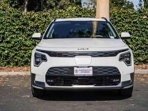 Used 2024 Kia Niro Wave w/ Wave Preserve Package FWD image 2