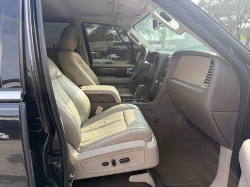 Used 2015 Lincoln Navigator 4WD image 11