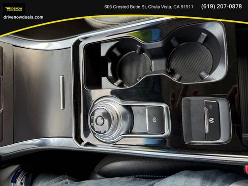 Used 2019 Ford Edge Titanium FWD image 24