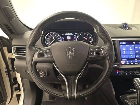 Used 2023 Maserati Levante GT AWD/4WD image 9
