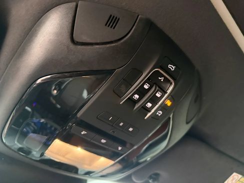 Used 2018 Maserati Levante AWD/4WD image 24