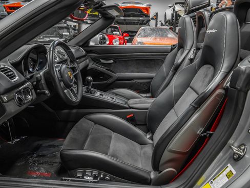 Used 2016 Porsche Boxster Spyder image 30