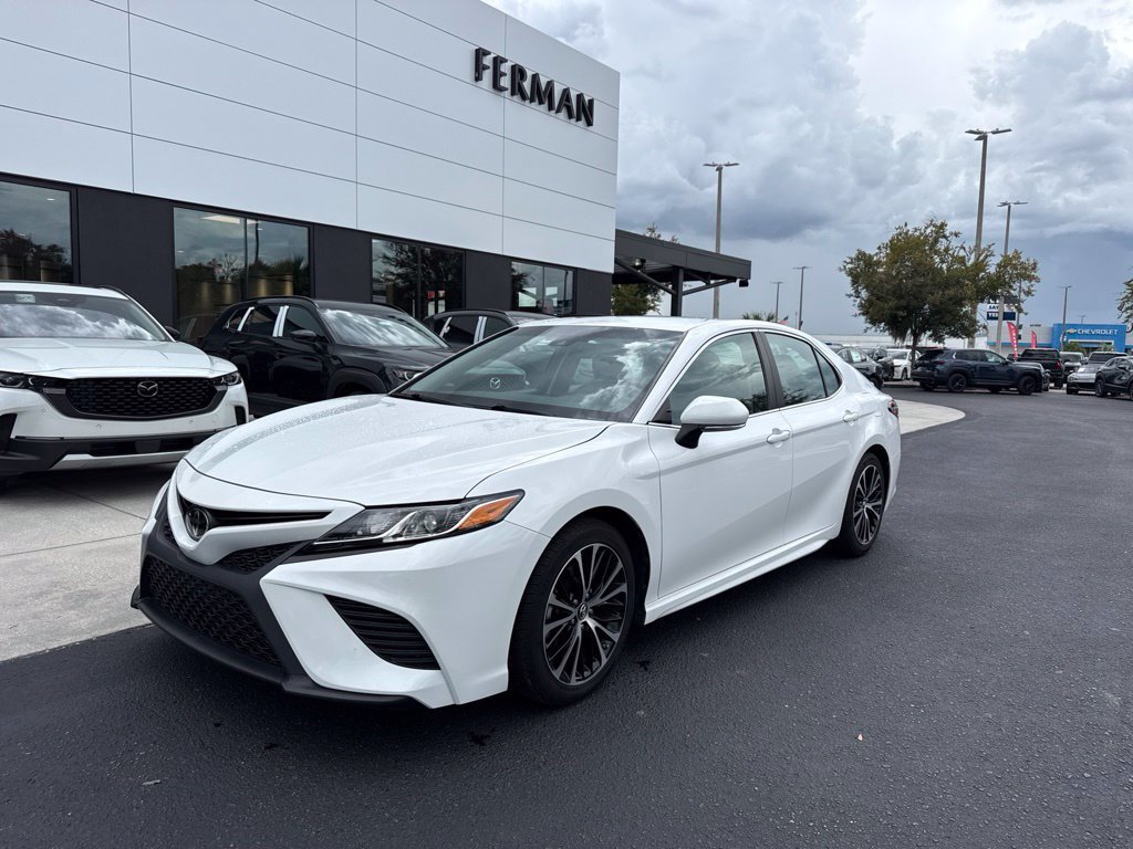 Used 2018 Toyota Camry SE w/ Convenience Package FWD image 1