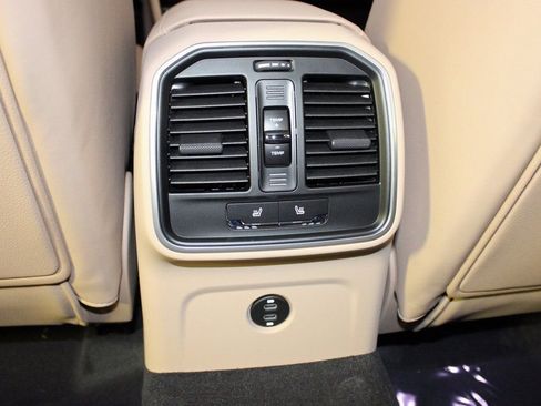 Certified 2025 Porsche Macan image 23