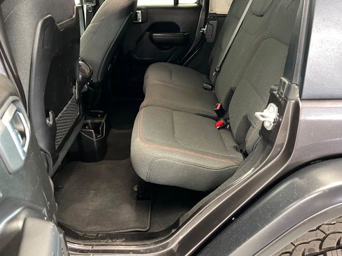 Used 2025 Jeep Wrangler Rubicon image 21