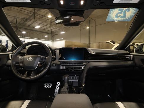 Used 2025 Toyota Camry SE image 29