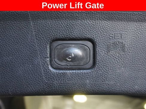 Used 2018 Ford Edge Titanium w/ Equipment Group 301A FWD image 21
