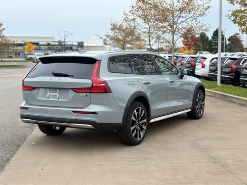 New 2026 Volvo V60 B5 Cross Country Ultra w/ Protection Package Premier AWD/4WD image 8