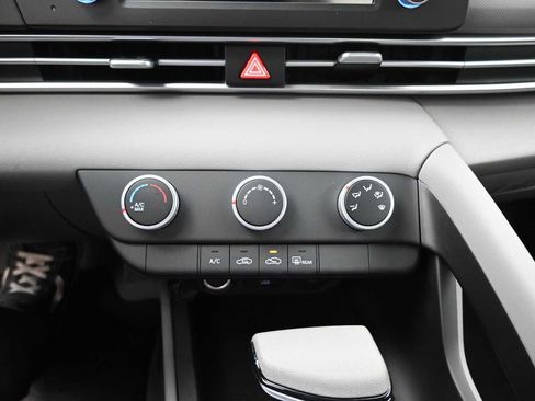 New 2026 Hyundai Elantra SE FWD image 8
