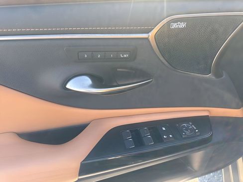 Used 2022 Lexus ES 300h Ultra Luxury image 28