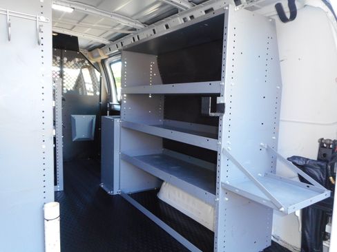 Used 2016 Chevrolet Express 2500 RWD image 19
