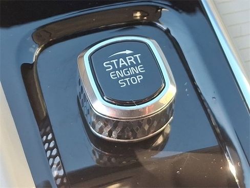 Used 2025 Volvo XC60 B5 Core image 24