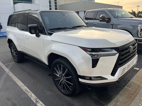 Used 2024 Lexus GX 550 w/ Accessory Package (Z1) AWD/4WD image 2