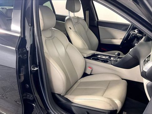 Used 2022 Genesis G70 2.0T RWD image 9