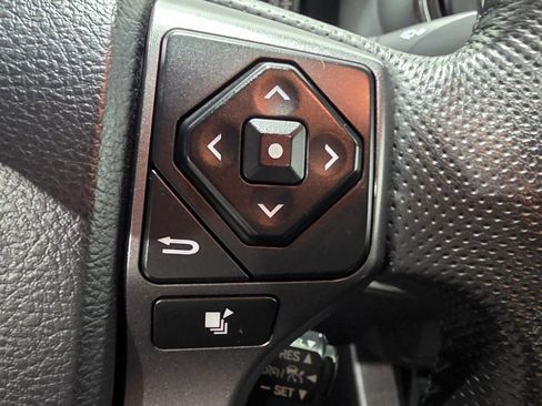 Used 2018 Toyota Tacoma TRD Sport image 6