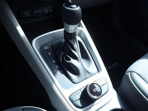 New 2026 Hyundai Venue SEL FWD image 14