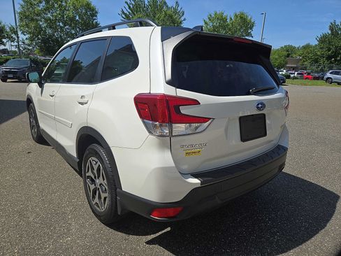 Used 2024 Subaru Forester Premium AWD/4WD image 4
