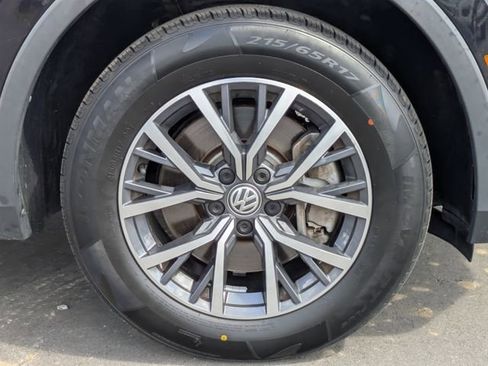 Used 2020 Volkswagen Tiguan SE image 11