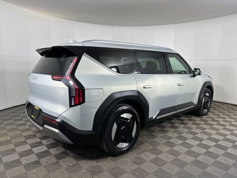 Used 2024 Kia EV9 Wind image 3