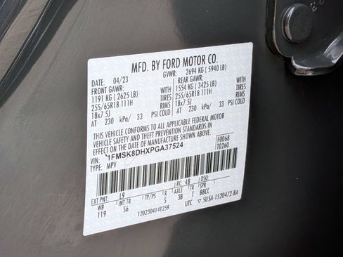 Used 2023 Ford Explorer XLT w/ Equipment Group 202A AWD/4WD image 37