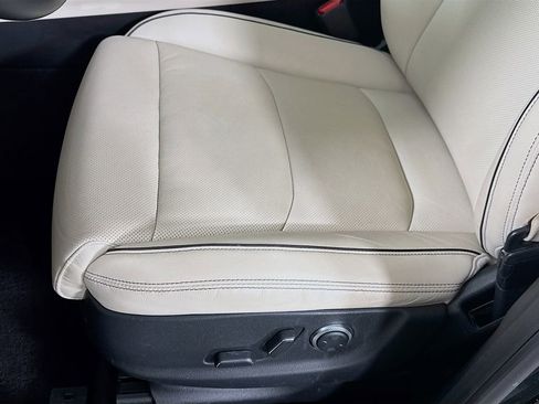 Used 2023 Genesis GV70 2.5T w/ Advanced Package image 23