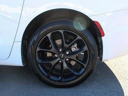 Used 2023 Chrysler Pacifica Limited w/ S Appearance Package image 46