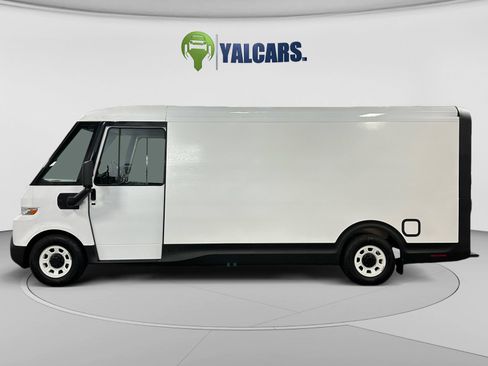 Used 2025 Chevrolet Brightdrop 600 FWD image 2