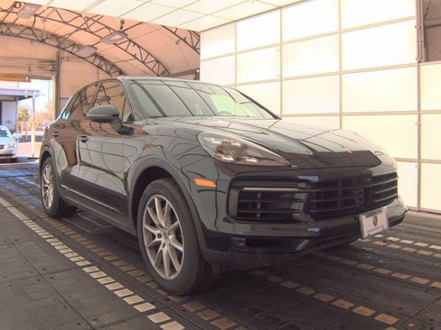 Used 2020 Porsche Cayenne image 3