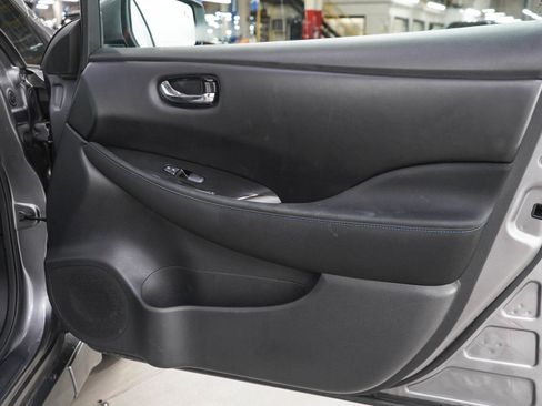 Used 2020 Nissan Leaf SV FWD image 9