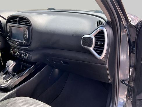 Used 2020 Kia Soul LX FWD image 16