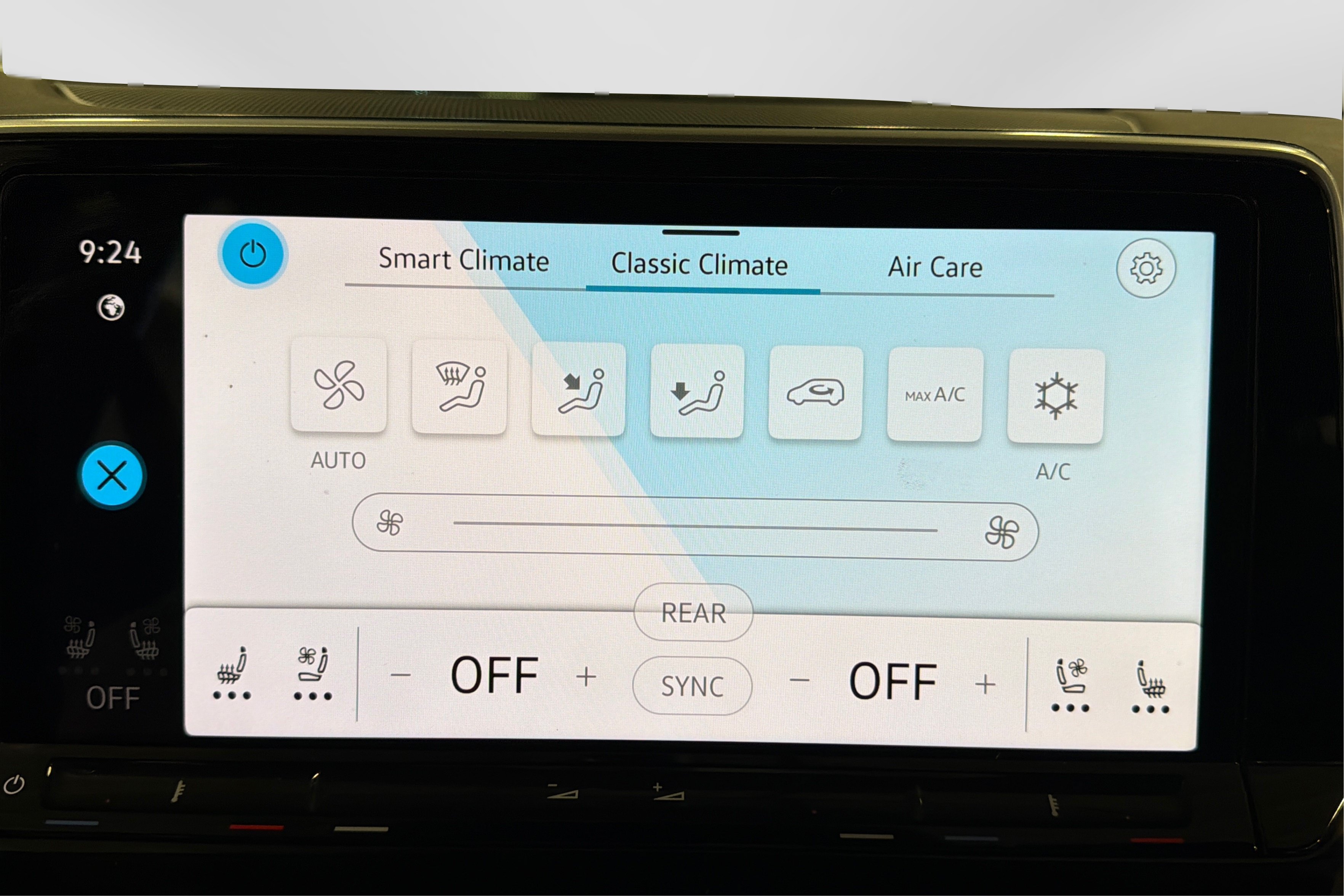 Used 2025 Volkswagen Atlas SE FWD image 30